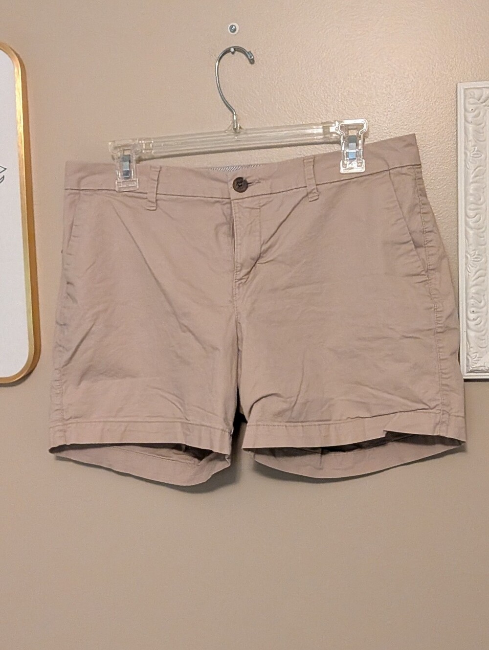 Old Navy Beige Passe-Partout Women's Everyday Shorts